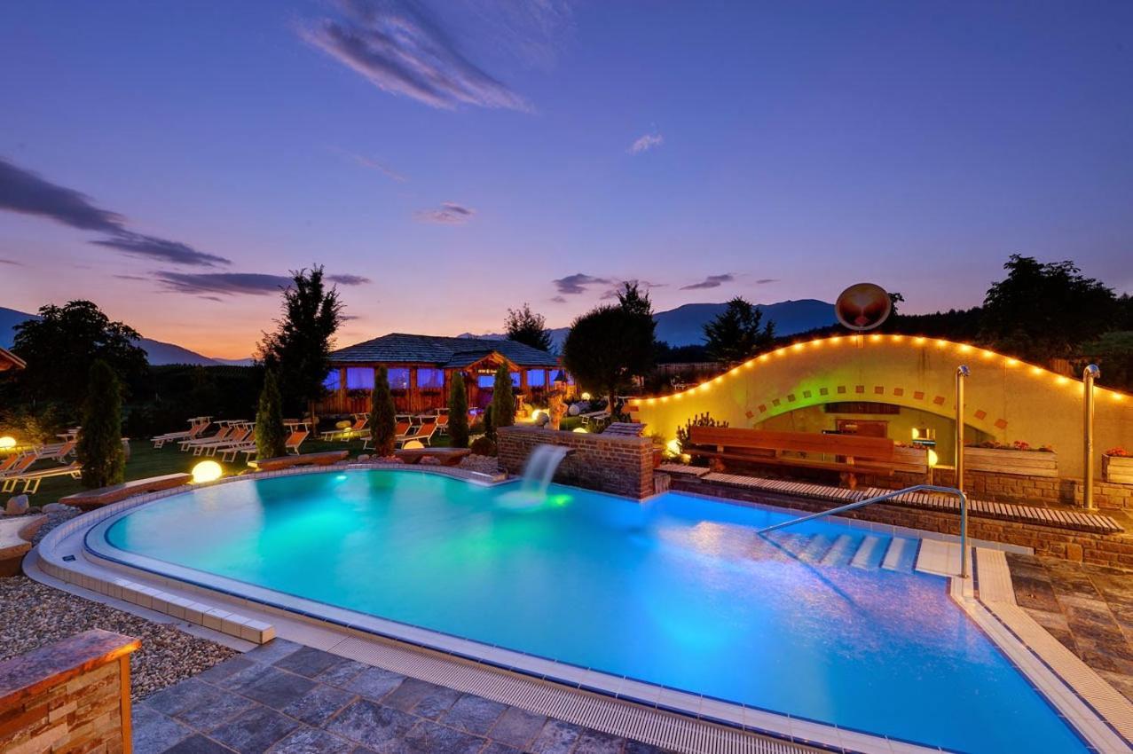Alping Apartments Brunico Bagian luar foto