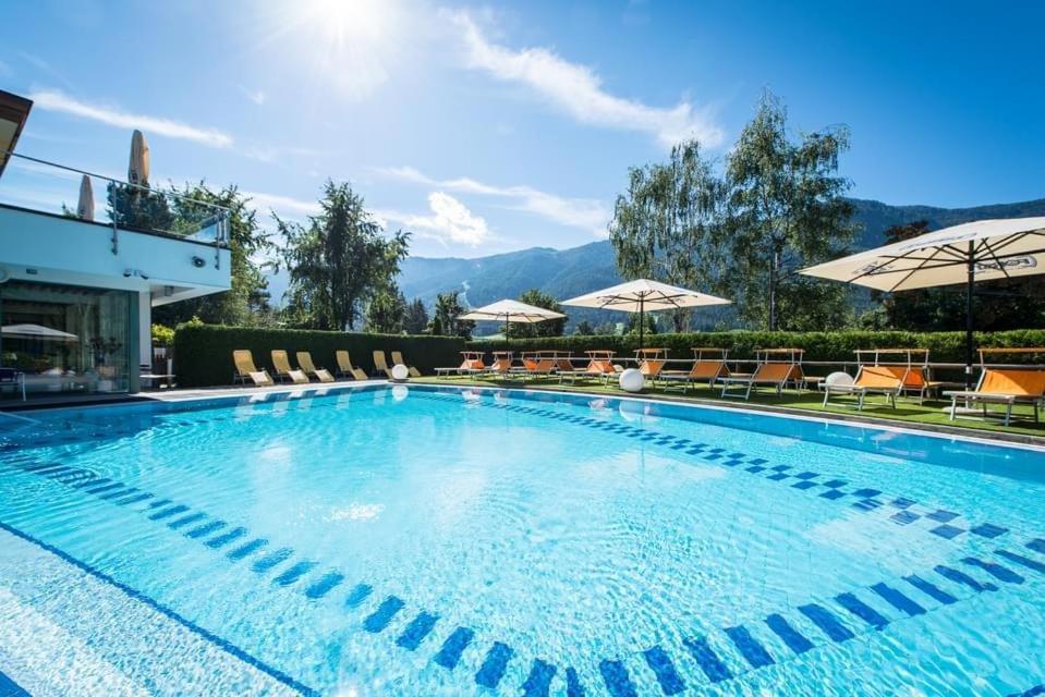 Alping Apartments Brunico Bagian luar foto
