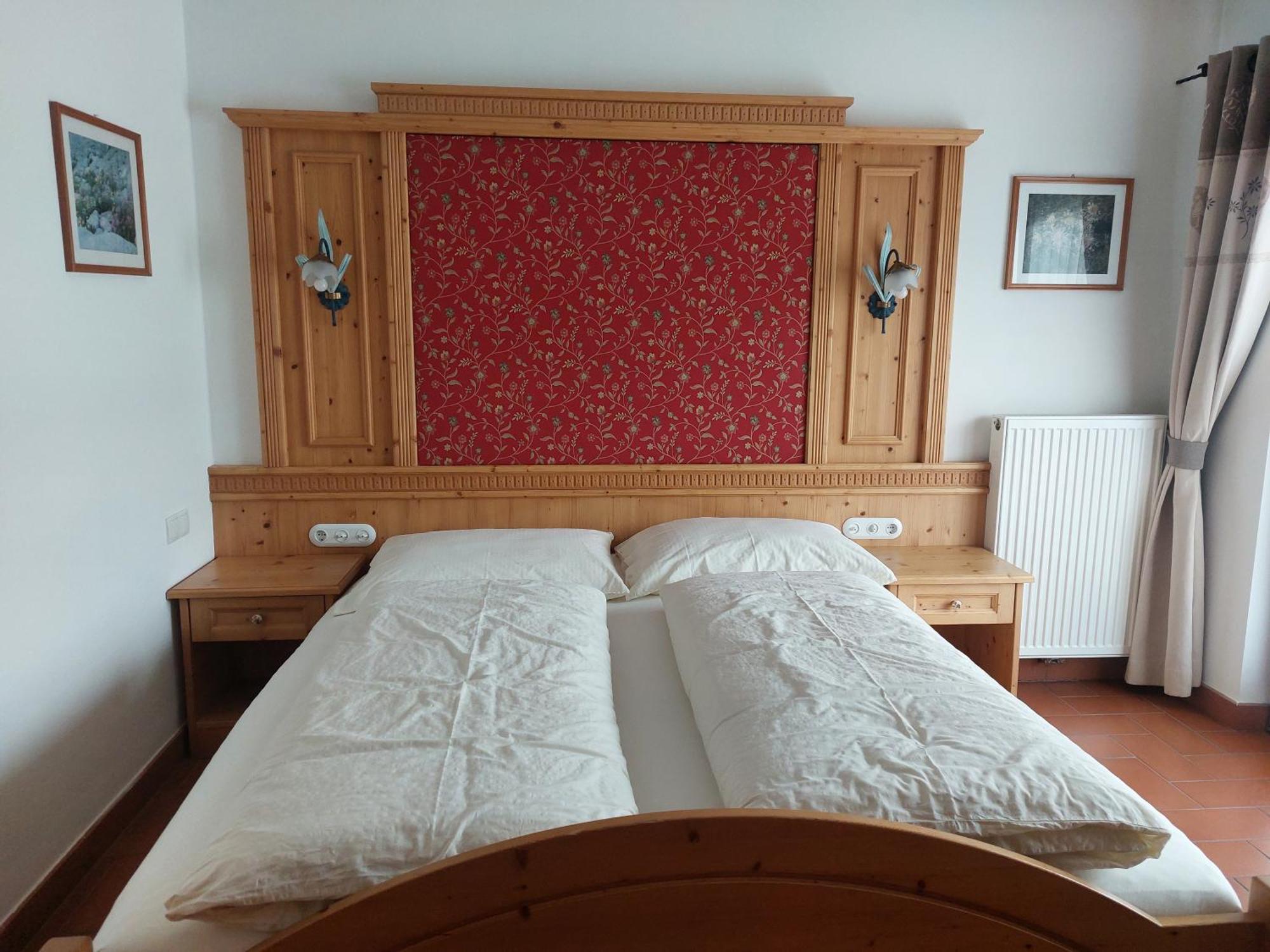 Alping Apartments Brunico Bagian luar foto