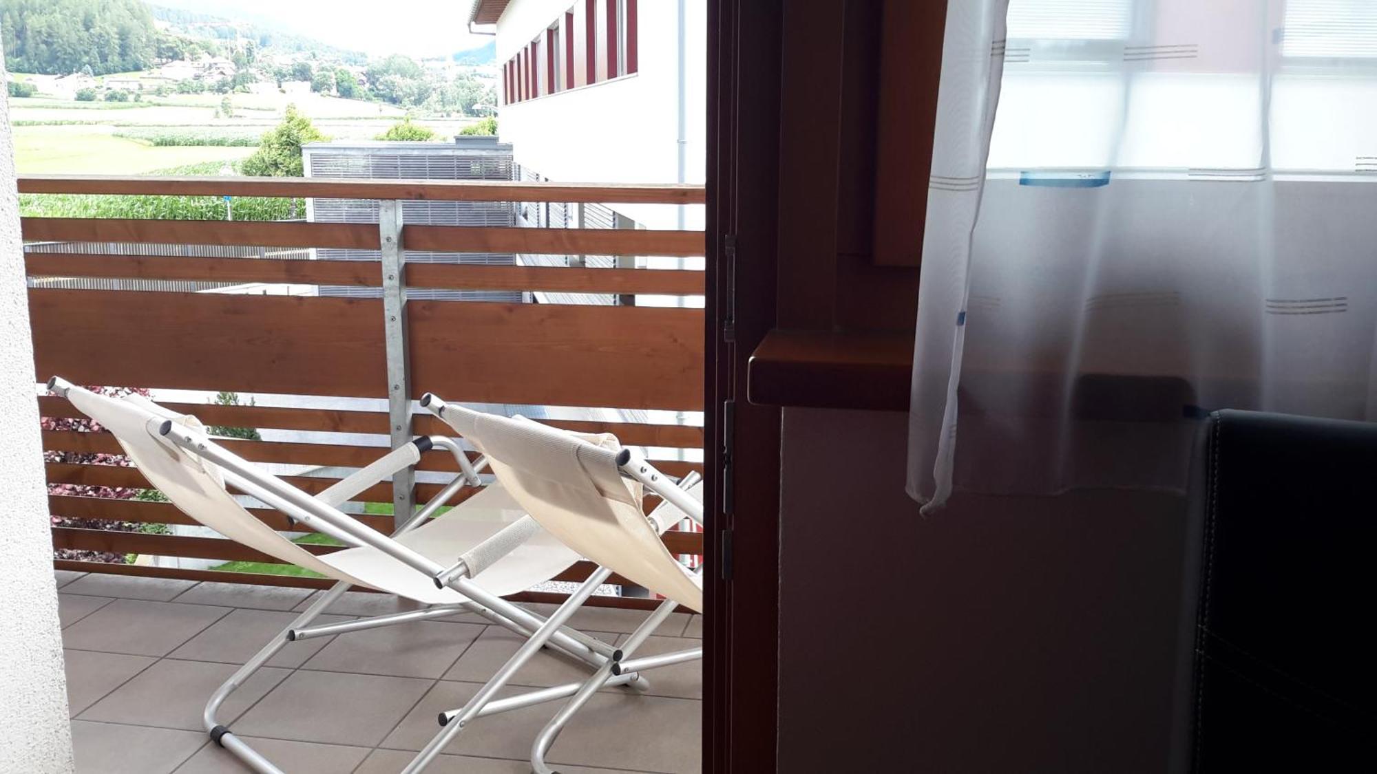 Alping Apartments Brunico Bagian luar foto