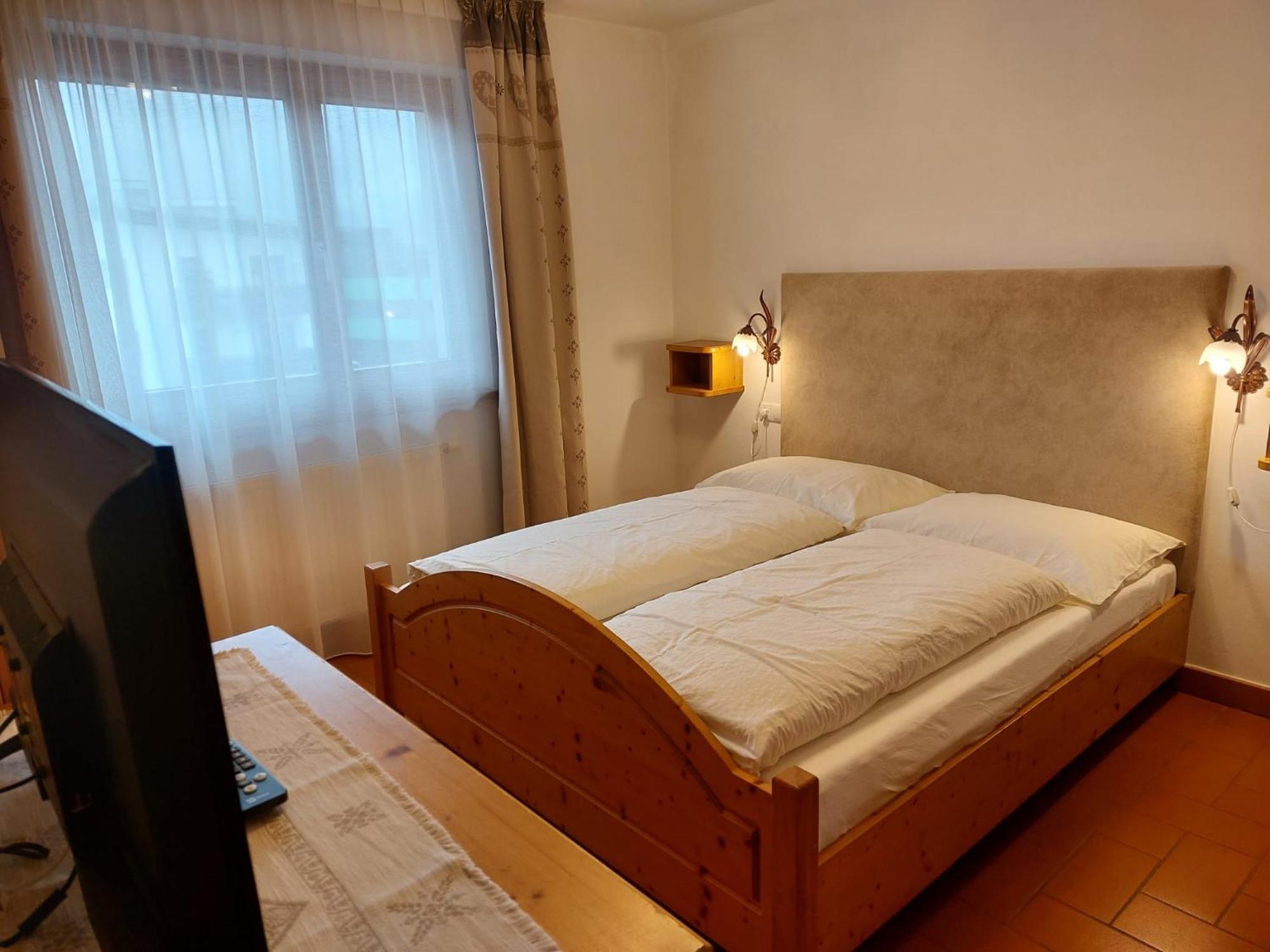 Alping Apartments Brunico Bagian luar foto