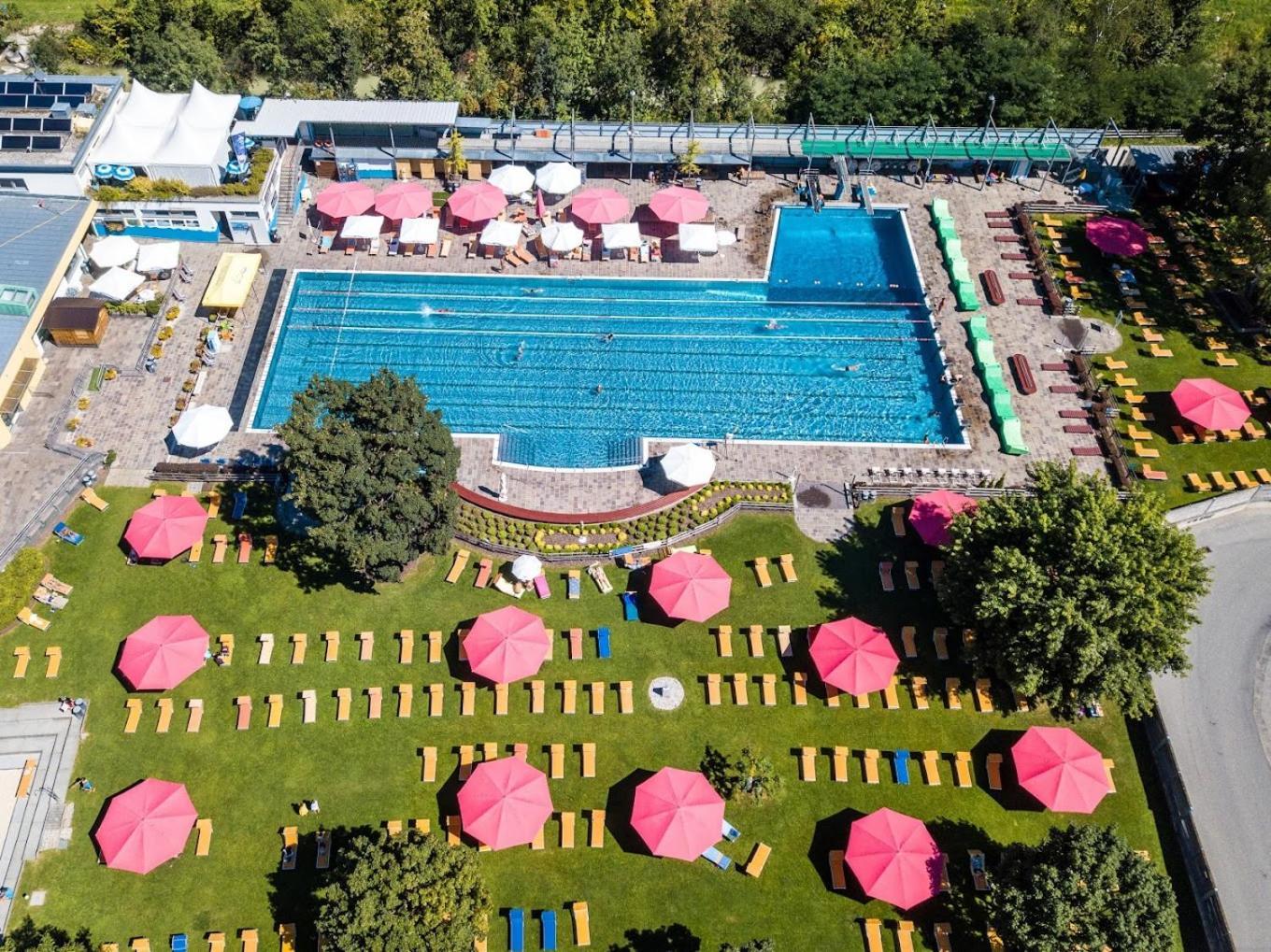 Alping Apartments Brunico Bagian luar foto